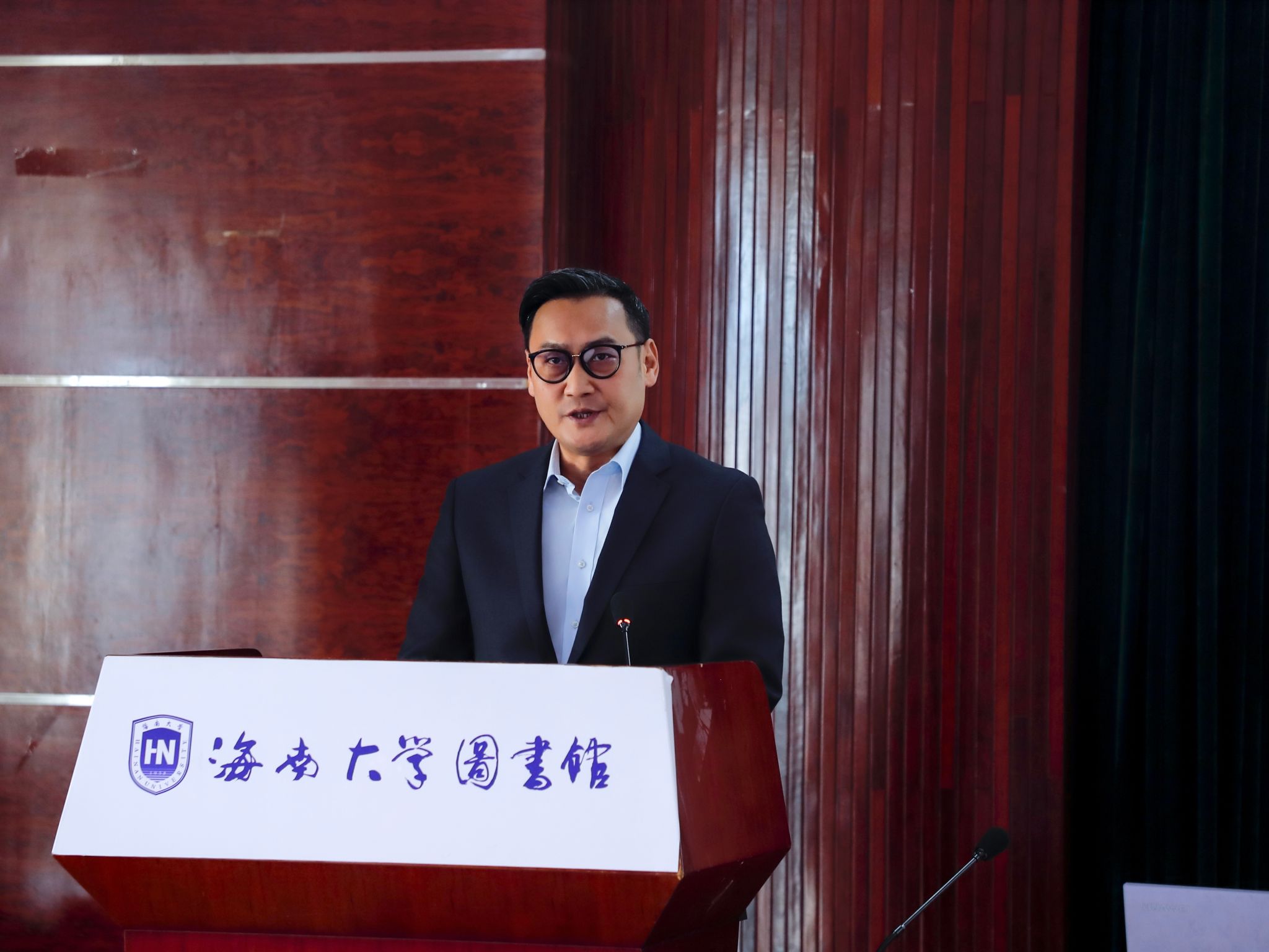 《发孔氏之秘：苏轼〈论语〉诠释及其经学史意义》讲座在海南大学举行