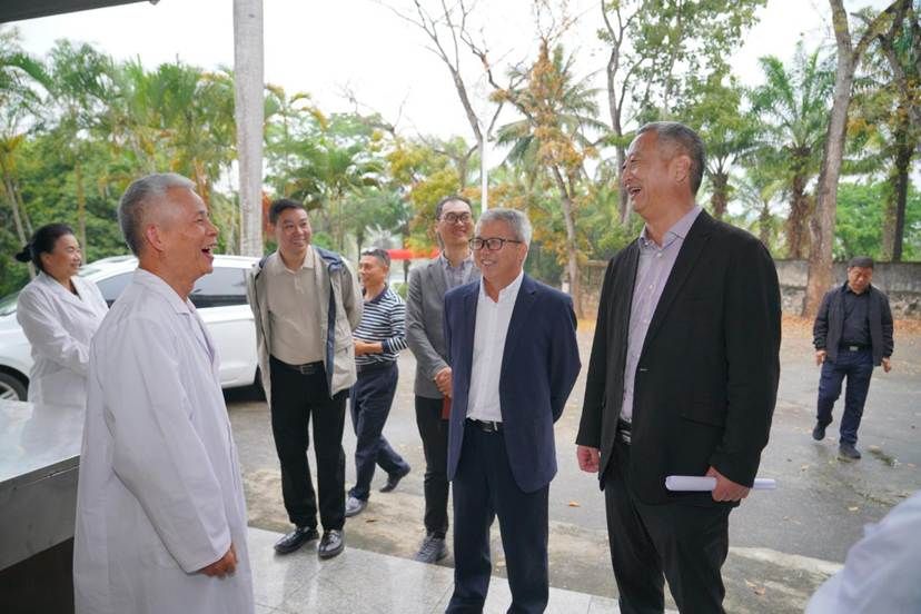 3月4日至5日，校党委书记李湖前往儋州校区调研。李湖一行调研儋州校区医院。王杰 摄