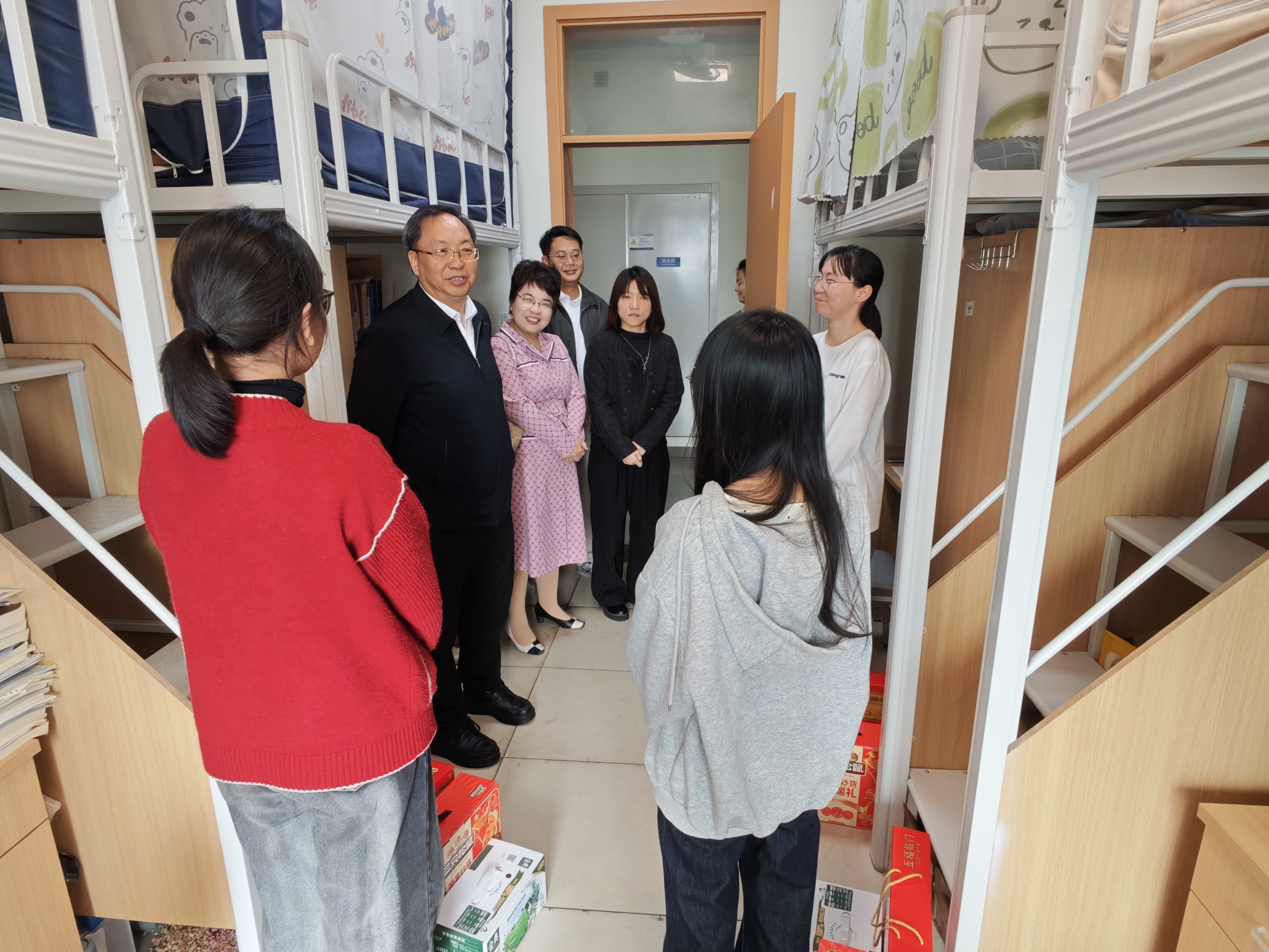校党委常务副书记张继友走访慰问寒假留校学子-海南大学新闻网