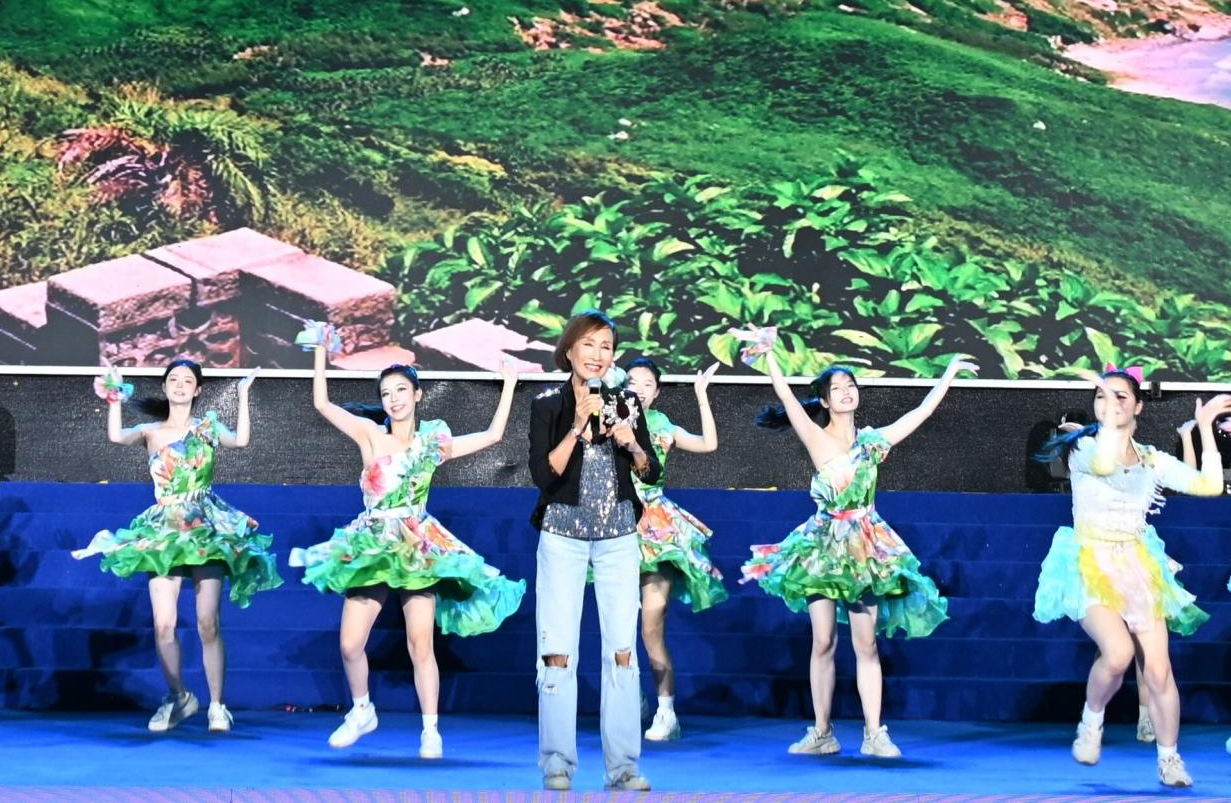 “启航自贸港,奋进新征程” 公益艺术家唱响海南大学观澜湖校区-海南大学新闻网